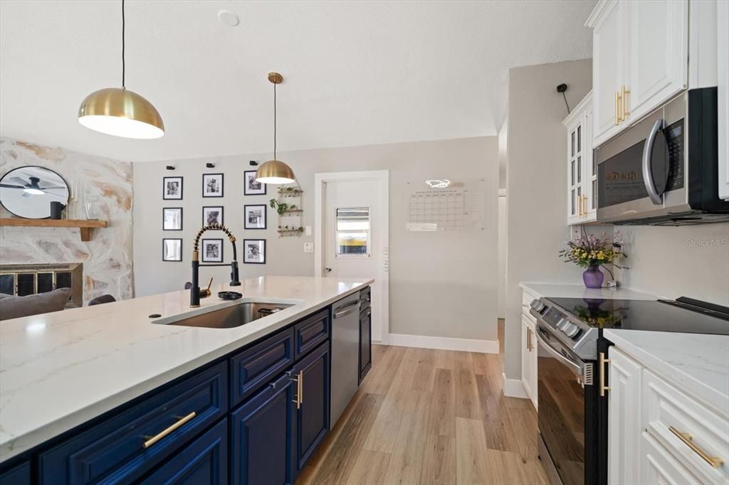 合同活跃: $485,000 (3 贝兹, 2 浴室, 1673 平方英尺)