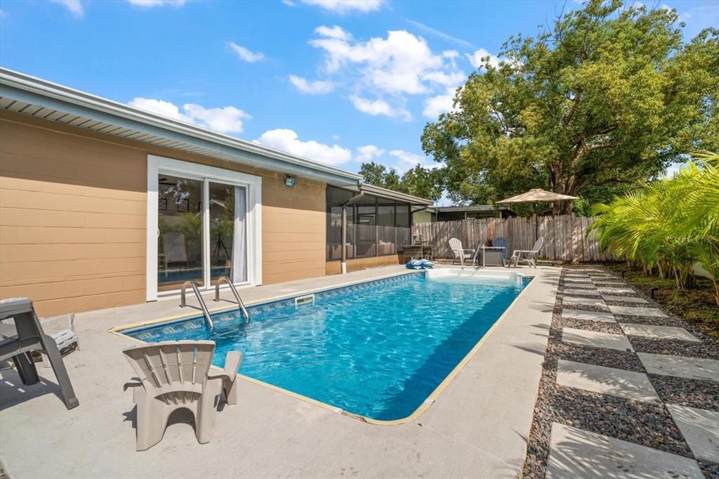 合同活跃: $485,000 (3 贝兹, 2 浴室, 1673 平方英尺)