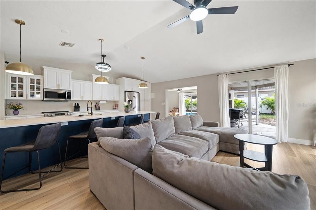 合同活跃: $485,000 (3 贝兹, 2 浴室, 1673 平方英尺)