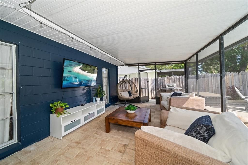 合同活跃: $485,000 (3 贝兹, 2 浴室, 1673 平方英尺)