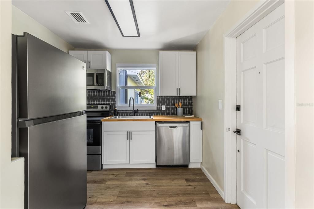 En Venta: $229,900 (2 camas, 1 baños, 1477 Pies cuadrados)