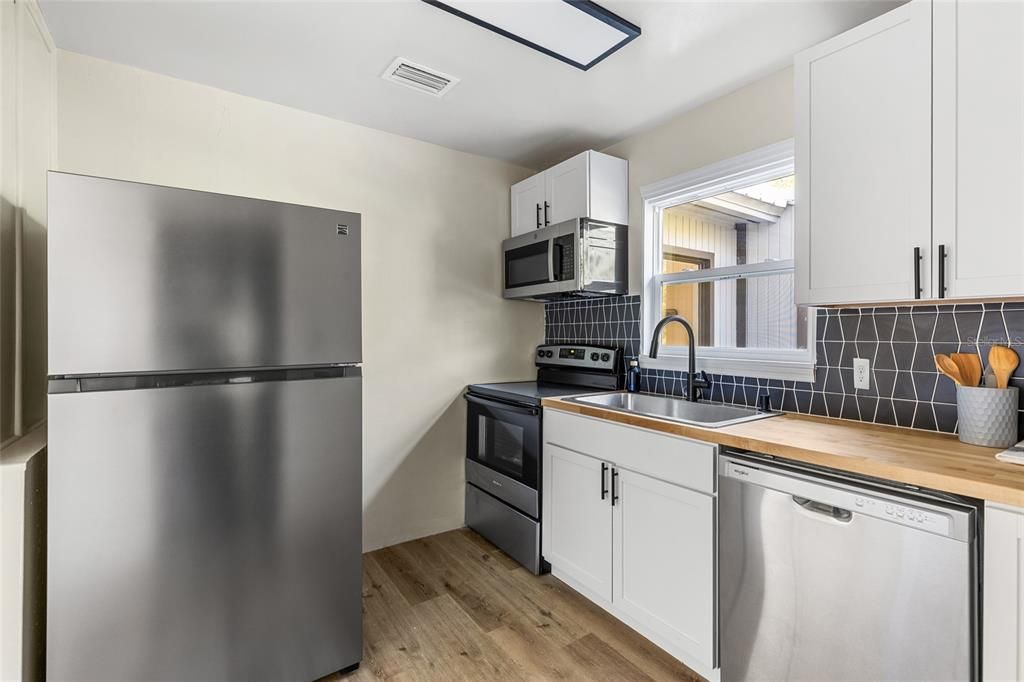 En Venta: $229,900 (2 camas, 1 baños, 1477 Pies cuadrados)