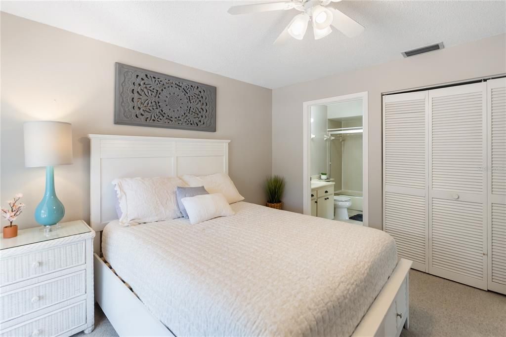 En Venta: $299,000 (2 camas, 2 baños, 1069 Pies cuadrados)