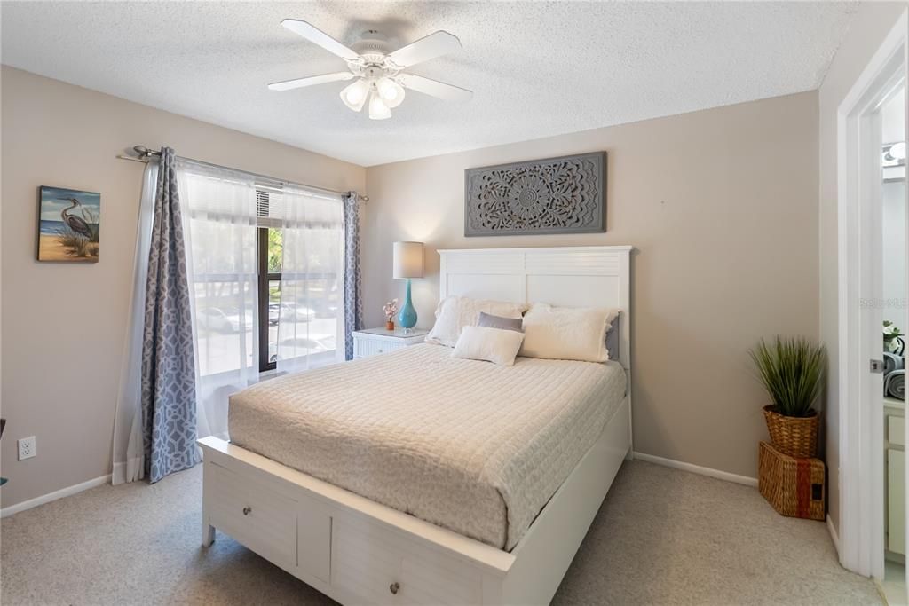 En Venta: $299,000 (2 camas, 2 baños, 1069 Pies cuadrados)