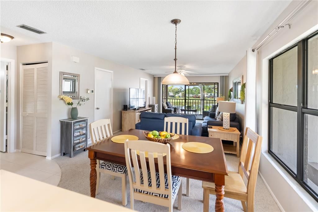 En Venta: $299,000 (2 camas, 2 baños, 1069 Pies cuadrados)