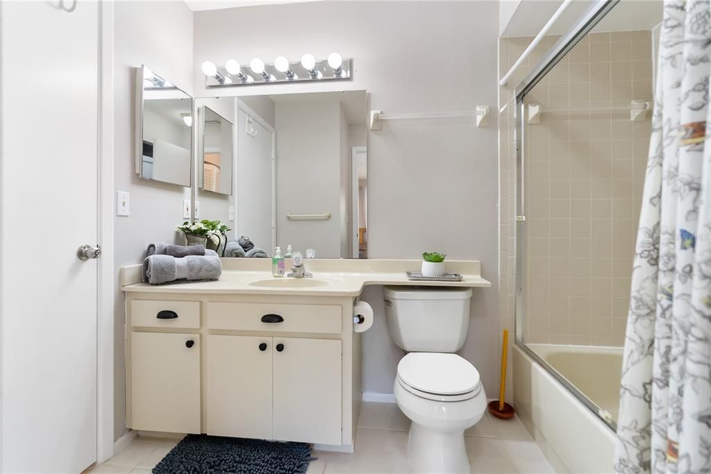 En Venta: $299,000 (2 camas, 2 baños, 1069 Pies cuadrados)