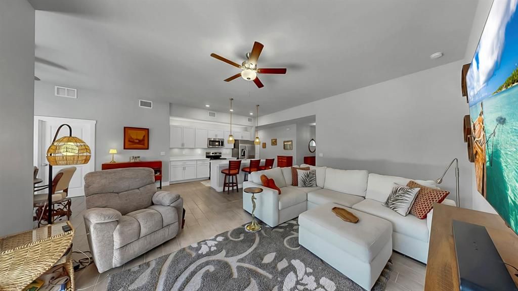 Activo con contrato: $460,000 (4 camas, 2 baños, 1707 Pies cuadrados)