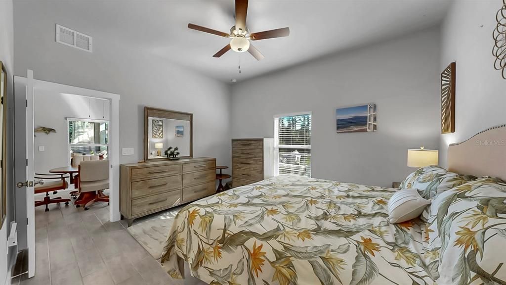 Activo con contrato: $460,000 (4 camas, 2 baños, 1707 Pies cuadrados)