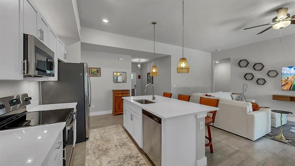 Activo con contrato: $460,000 (4 camas, 2 baños, 1707 Pies cuadrados)