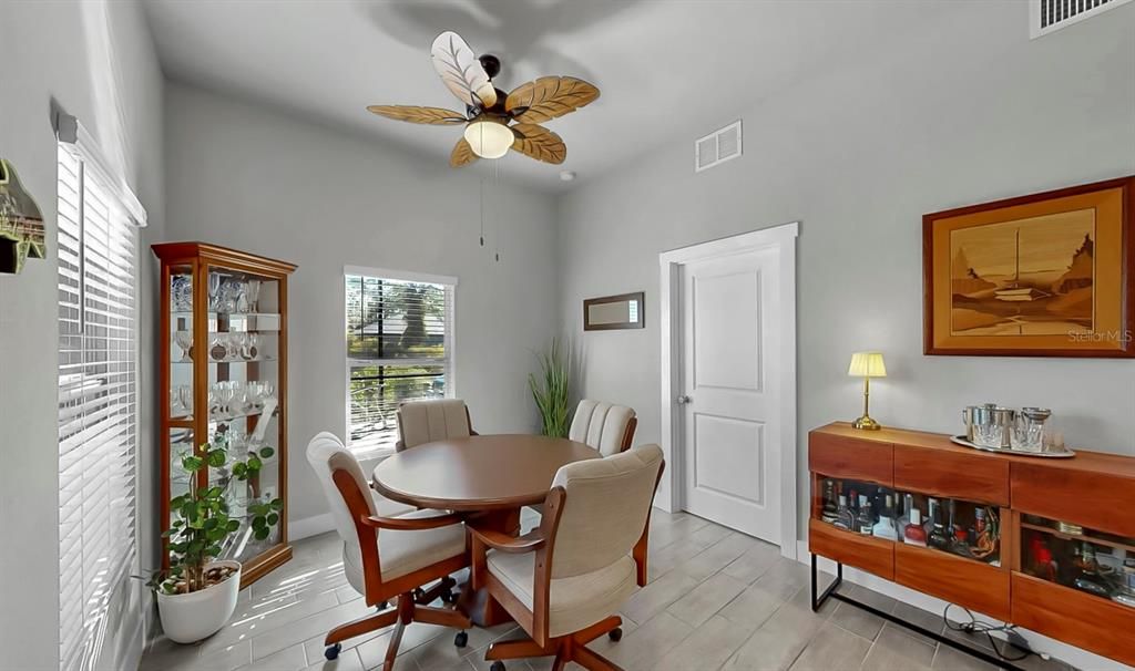 Activo con contrato: $460,000 (4 camas, 2 baños, 1707 Pies cuadrados)