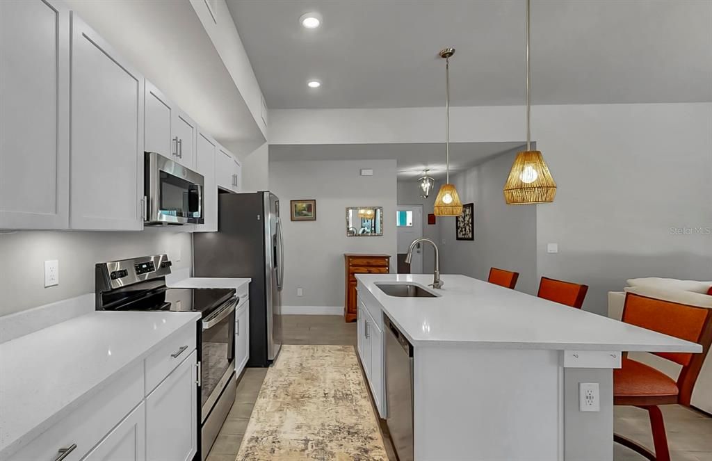 Activo con contrato: $460,000 (4 camas, 2 baños, 1707 Pies cuadrados)