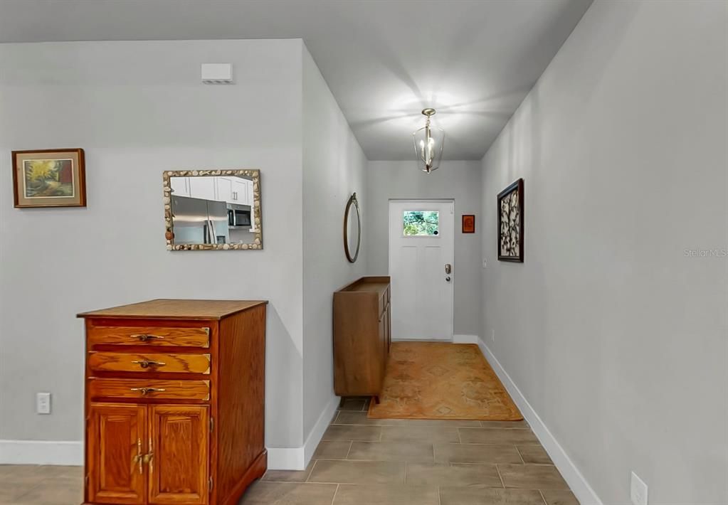 Activo con contrato: $460,000 (4 camas, 2 baños, 1707 Pies cuadrados)