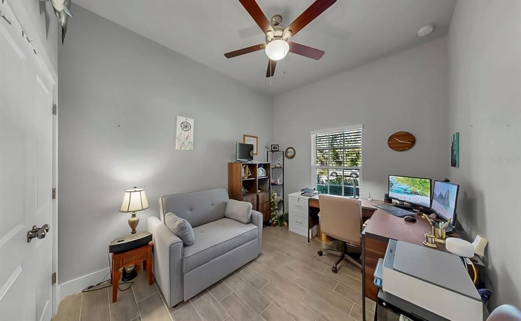 Activo con contrato: $460,000 (4 camas, 2 baños, 1707 Pies cuadrados)