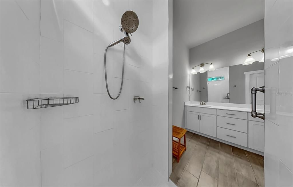 Activo con contrato: $460,000 (4 camas, 2 baños, 1707 Pies cuadrados)