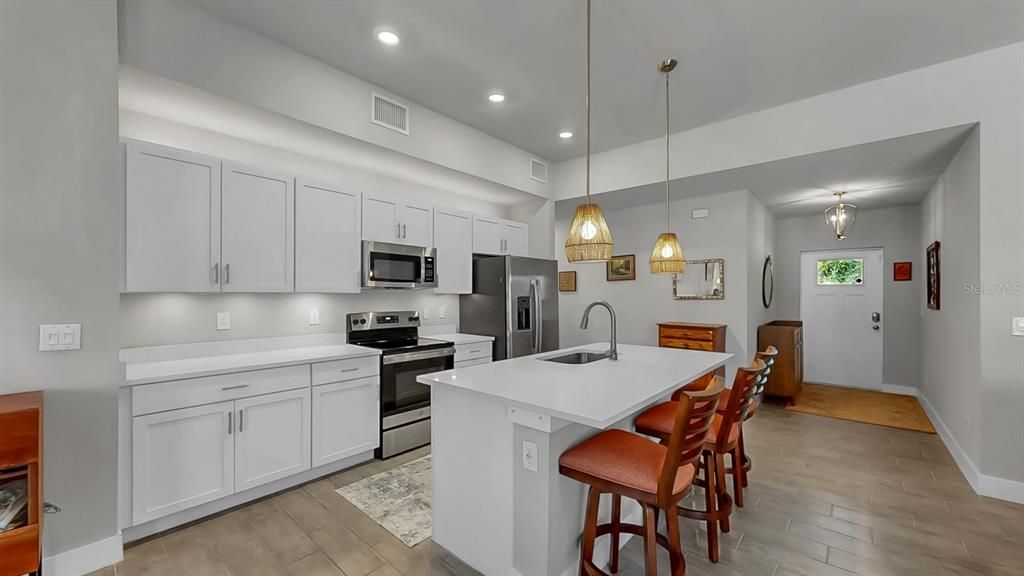 Activo con contrato: $460,000 (4 camas, 2 baños, 1707 Pies cuadrados)