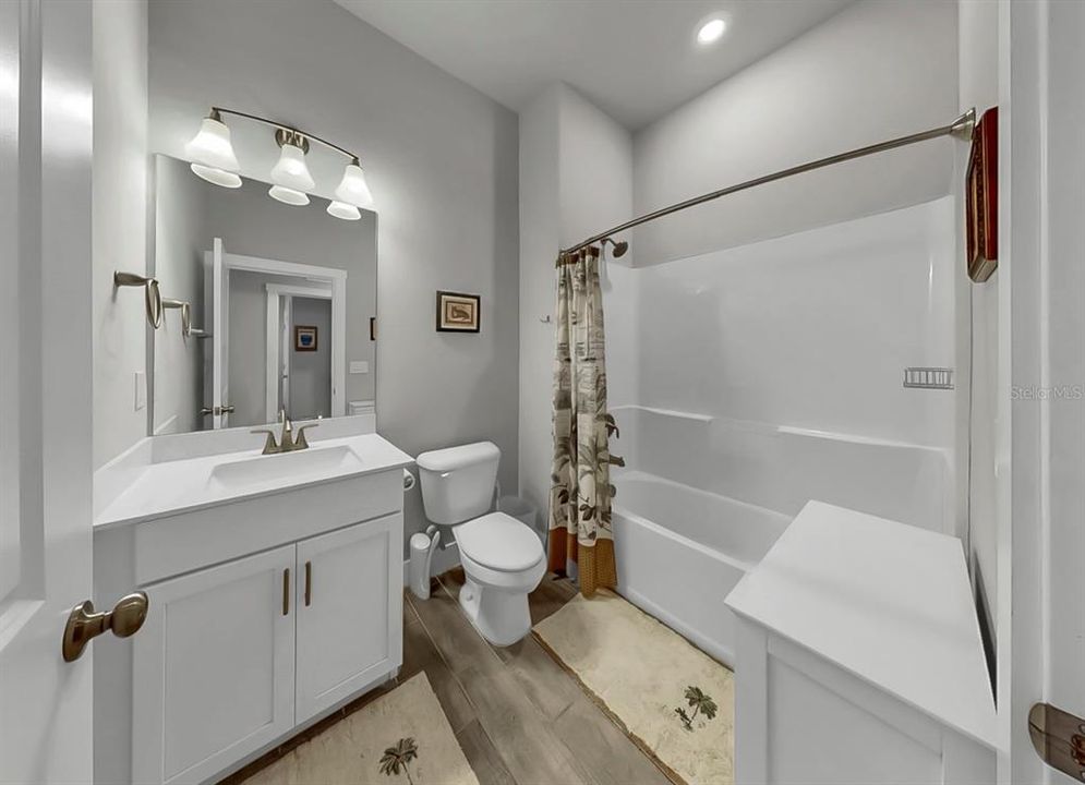 Activo con contrato: $460,000 (4 camas, 2 baños, 1707 Pies cuadrados)