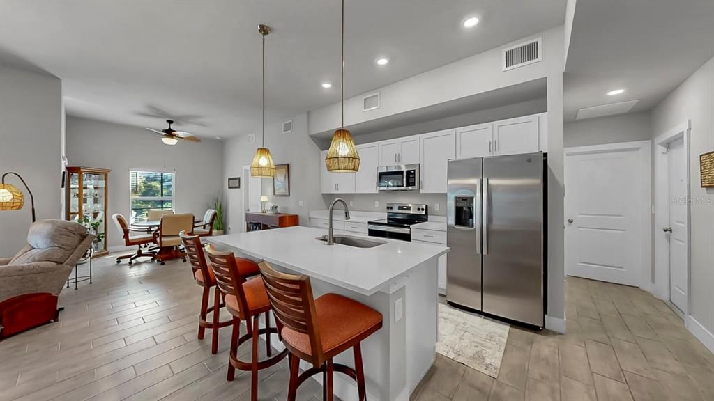 Activo con contrato: $460,000 (4 camas, 2 baños, 1707 Pies cuadrados)