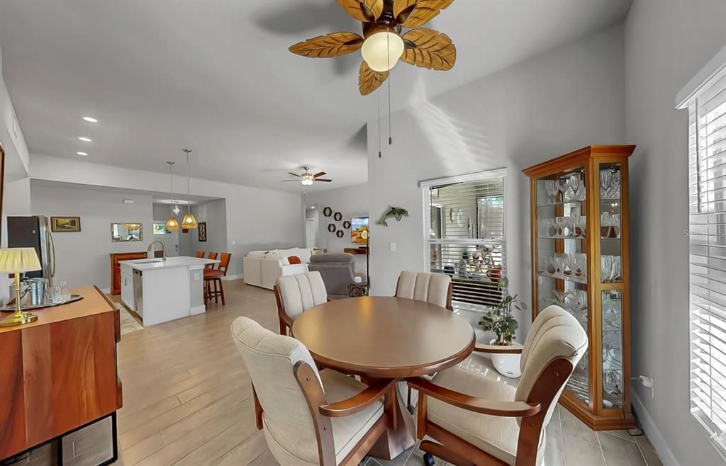 Activo con contrato: $460,000 (4 camas, 2 baños, 1707 Pies cuadrados)