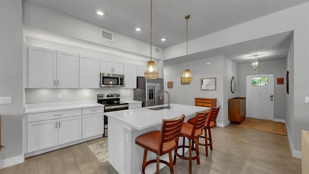 Activo con contrato: $460,000 (4 camas, 2 baños, 1707 Pies cuadrados)