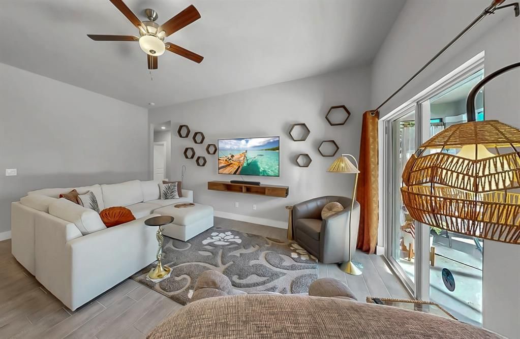 Activo con contrato: $460,000 (4 camas, 2 baños, 1707 Pies cuadrados)