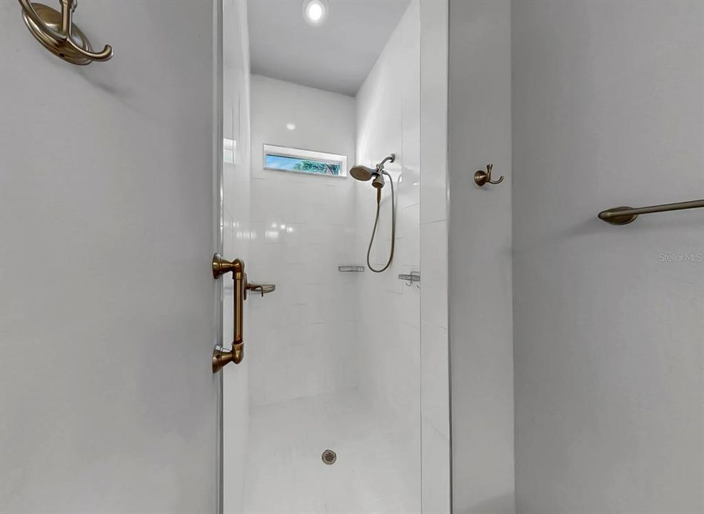 Activo con contrato: $460,000 (4 camas, 2 baños, 1707 Pies cuadrados)