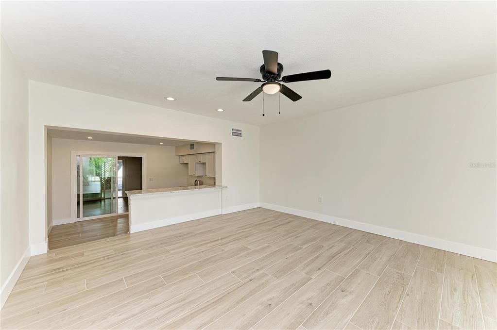 For Sale: $725,000 (2 beds, 2 baths, 900 Square Feet)