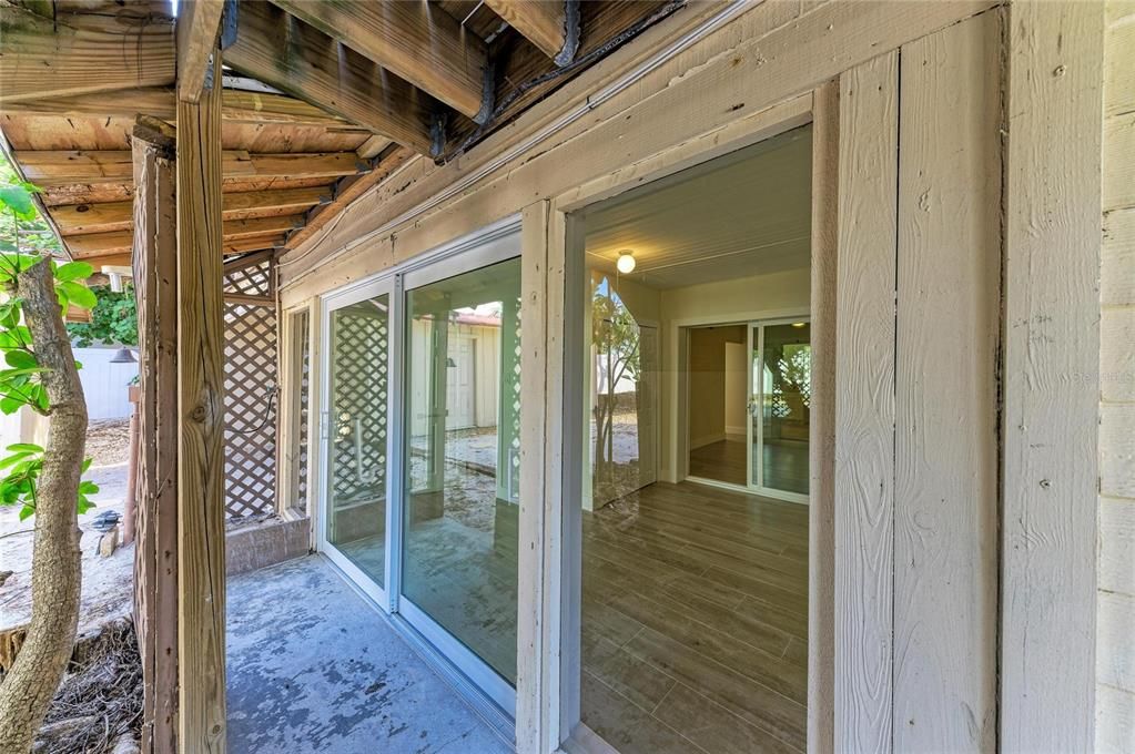 For Sale: $725,000 (2 beds, 2 baths, 900 Square Feet)