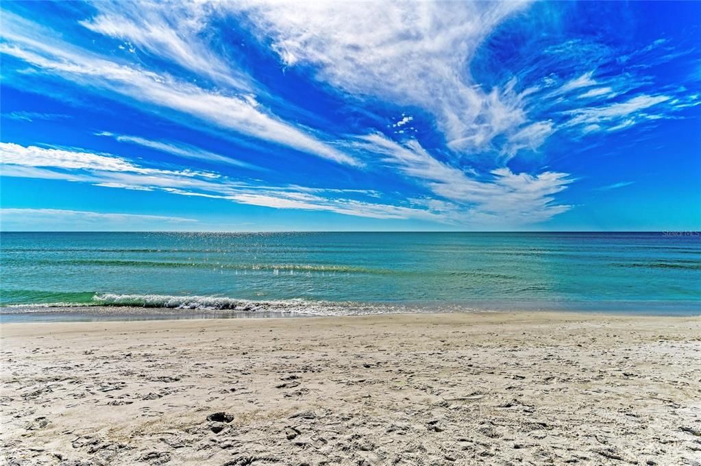 For Sale: $725,000 (2 beds, 2 baths, 900 Square Feet)