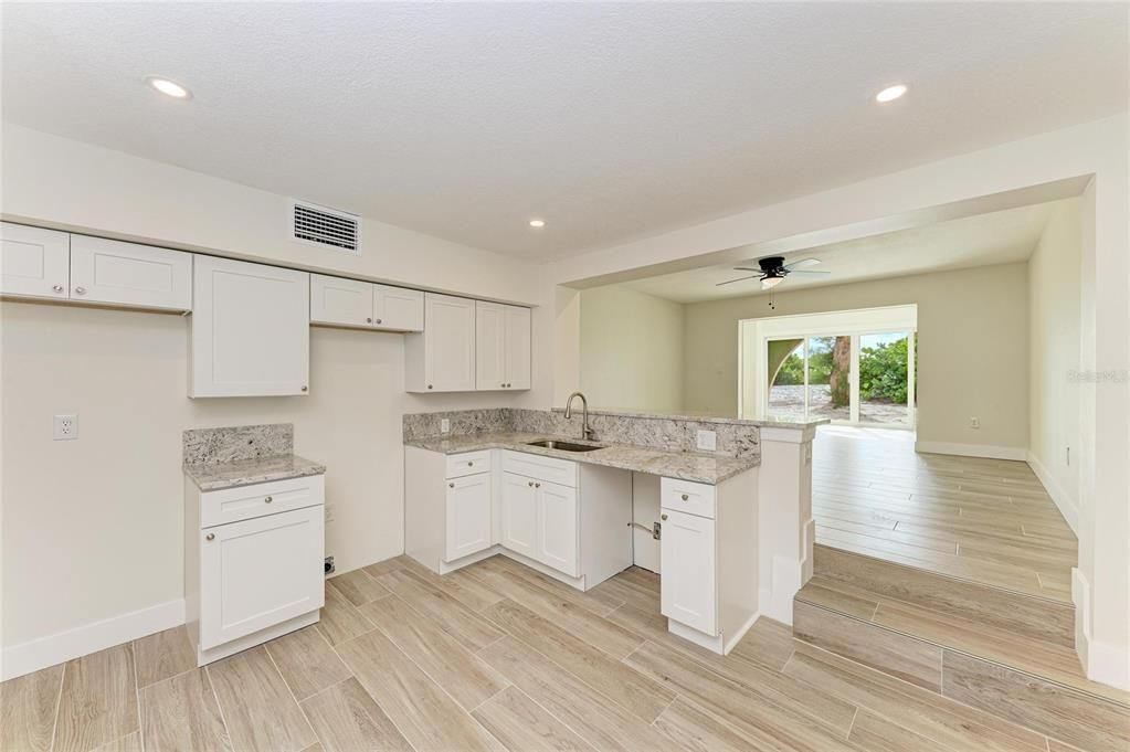 For Sale: $725,000 (2 beds, 2 baths, 900 Square Feet)