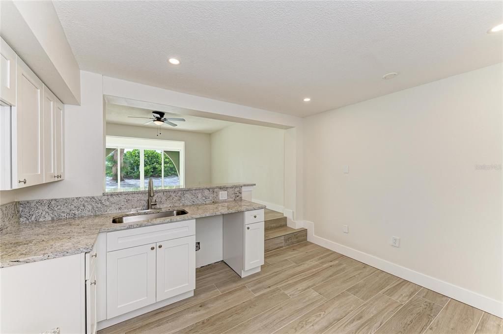 For Sale: $725,000 (2 beds, 2 baths, 900 Square Feet)