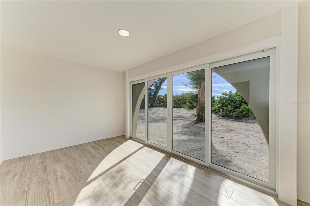 For Sale: $725,000 (2 beds, 2 baths, 900 Square Feet)