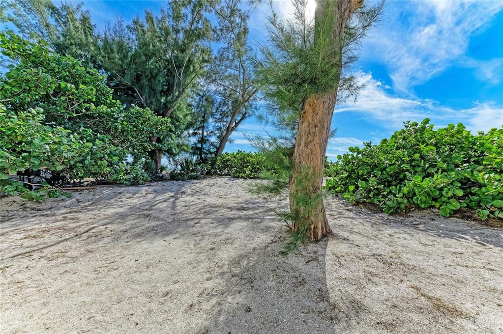 For Sale: $725,000 (2 beds, 2 baths, 900 Square Feet)