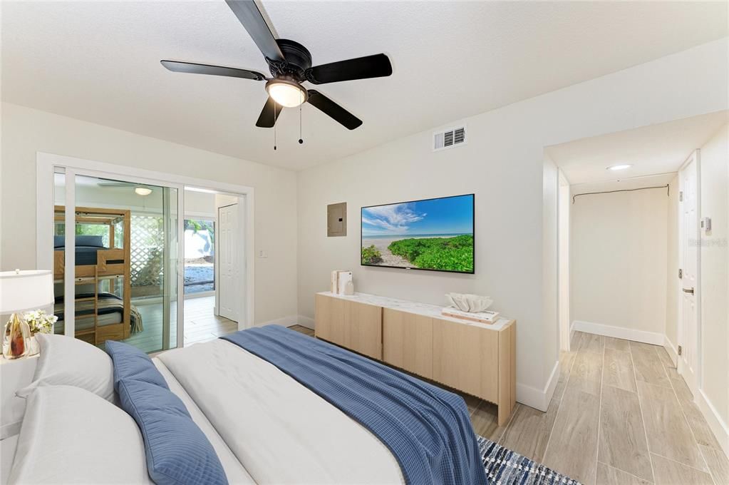 For Sale: $725,000 (2 beds, 2 baths, 900 Square Feet)