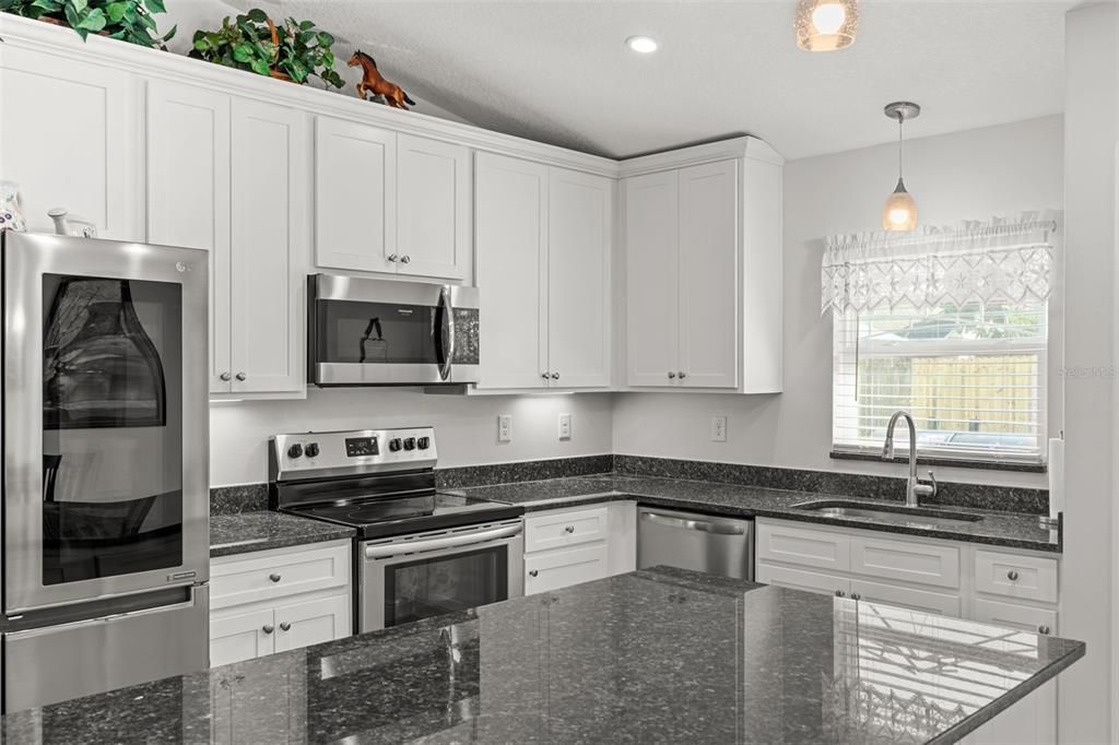 合同活跃: $377,000 (3 贝兹, 2 浴室, 1534 平方英尺)