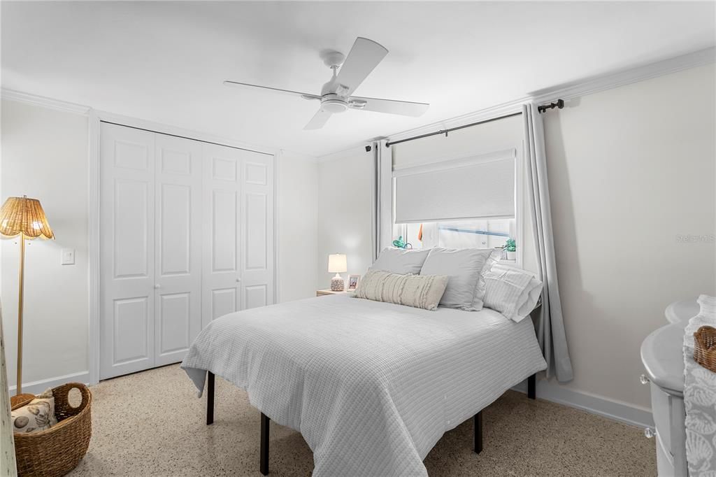 合同活跃: $899,999 (2 贝兹, 2 浴室, 1298 平方英尺)