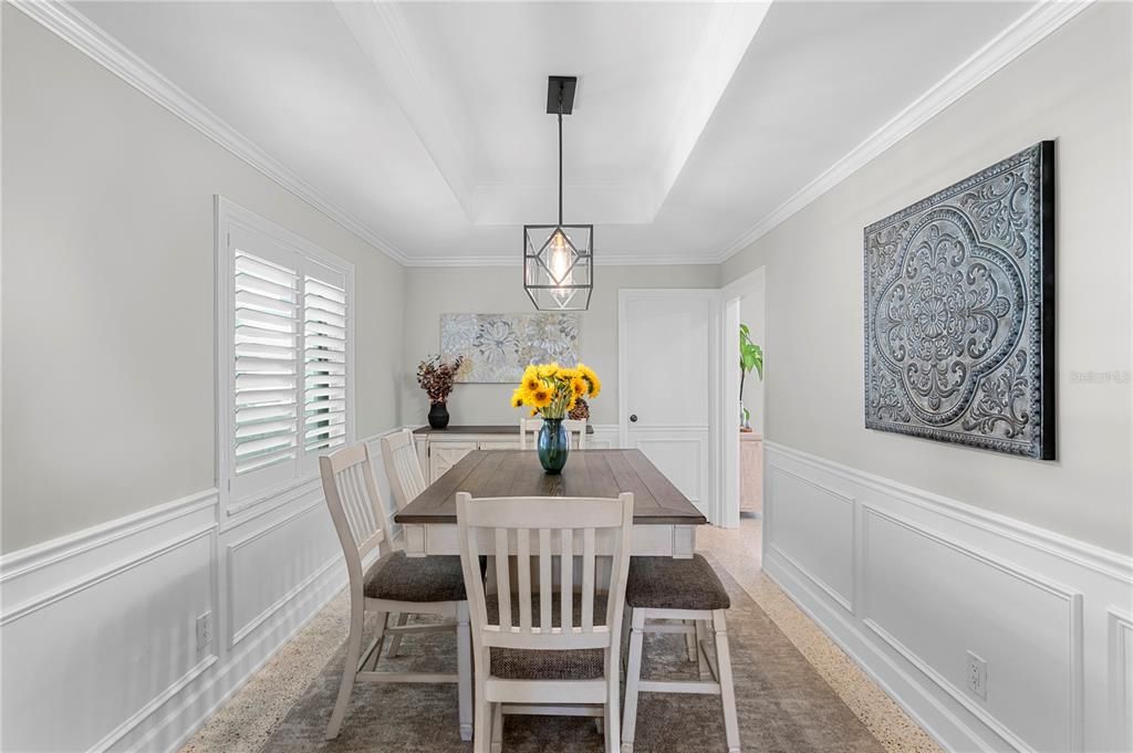 合同活跃: $899,999 (2 贝兹, 2 浴室, 1298 平方英尺)