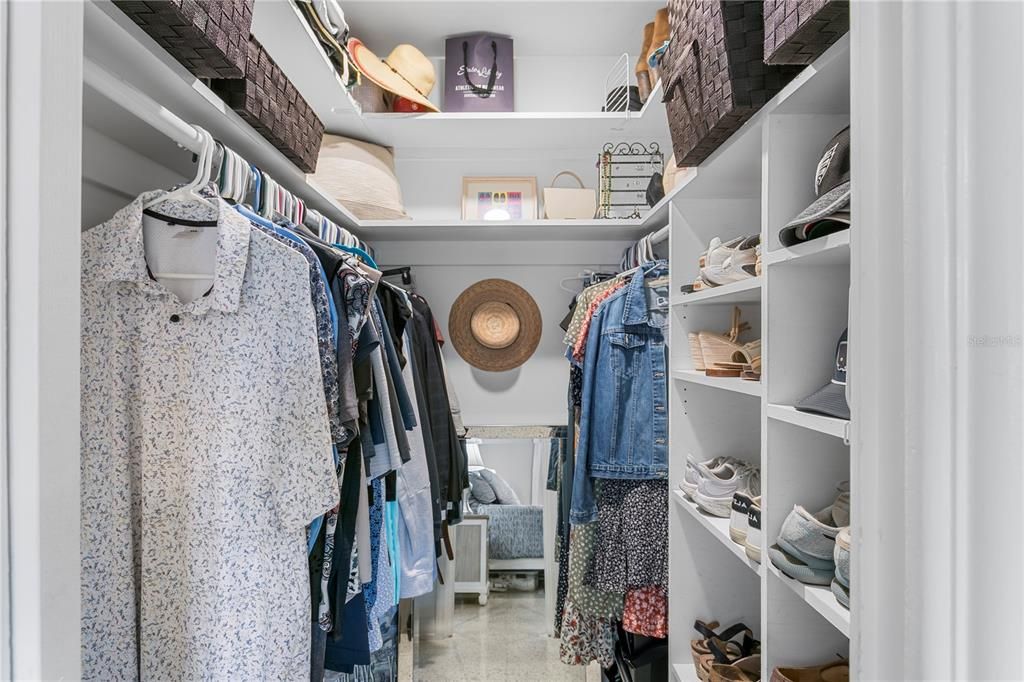 合同活跃: $899,999 (2 贝兹, 2 浴室, 1298 平方英尺)