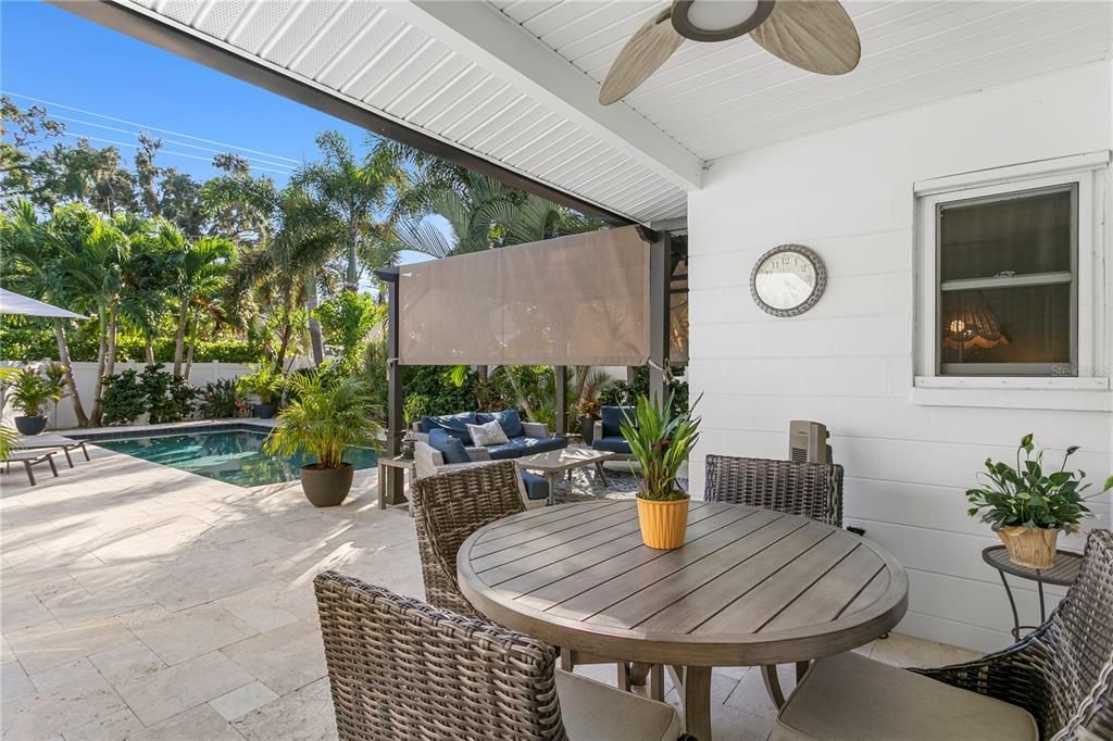 合同活跃: $899,999 (2 贝兹, 2 浴室, 1298 平方英尺)