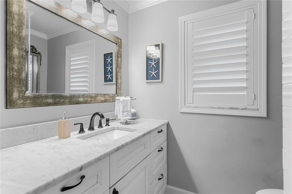 合同活跃: $899,999 (2 贝兹, 2 浴室, 1298 平方英尺)