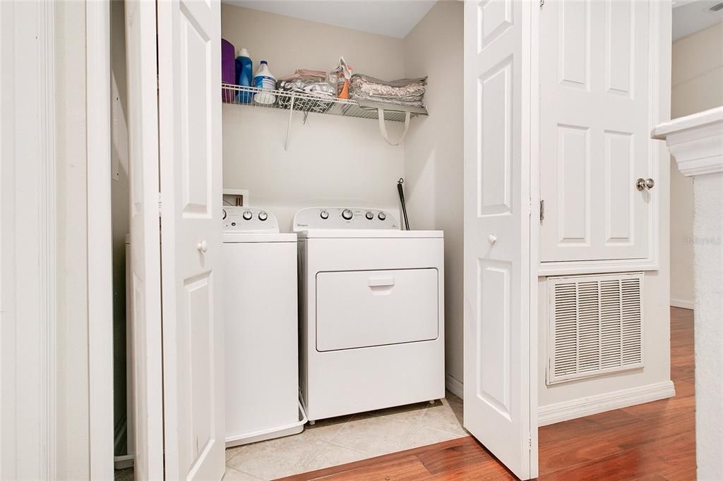 На продажу: $305,000 (2 спален, 2 ванн, 1417 Квадратных фут)