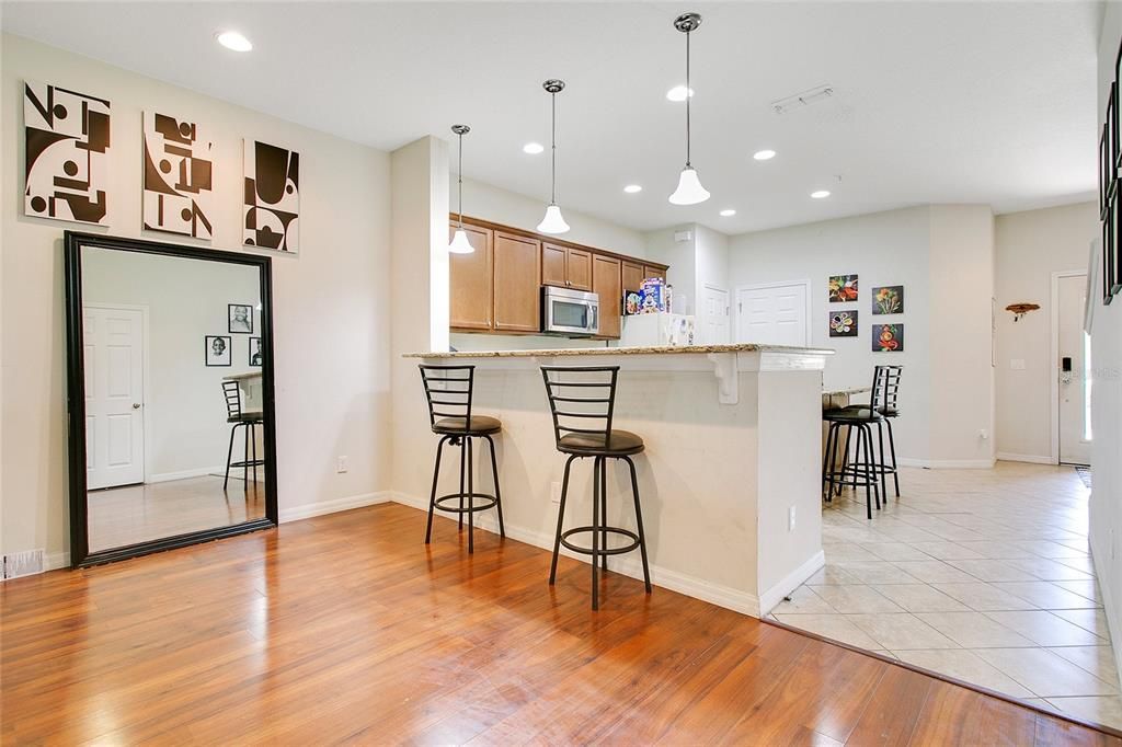 На продажу: $305,000 (2 спален, 2 ванн, 1417 Квадратных фут)