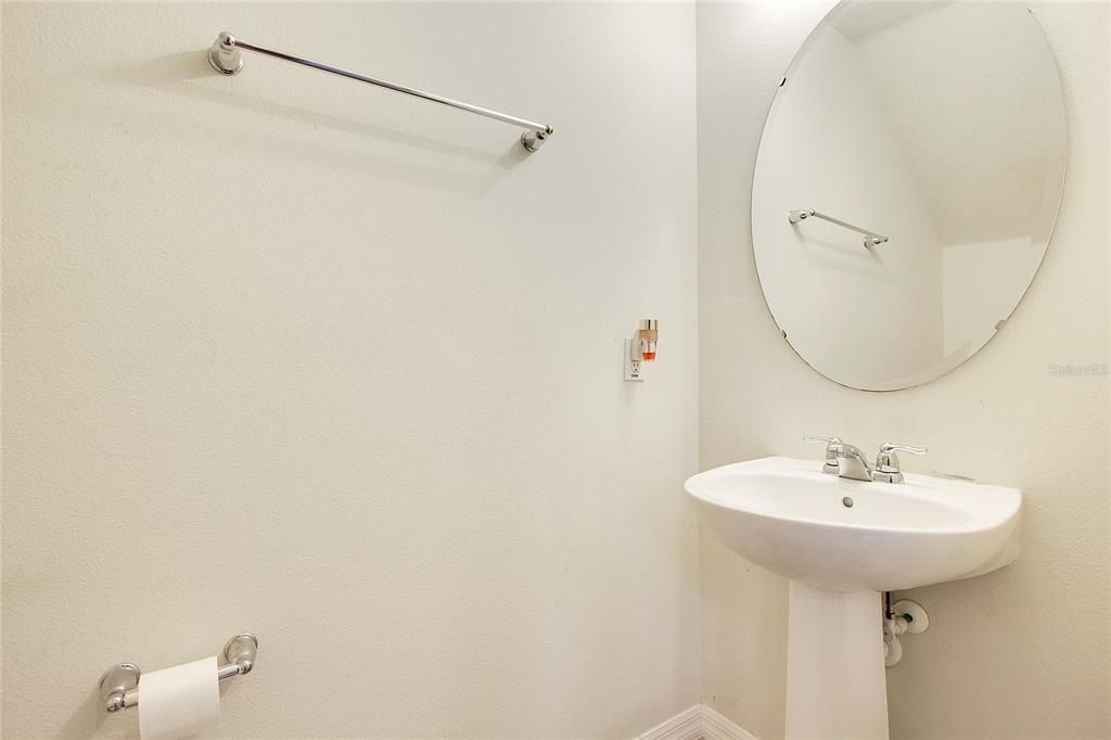 На продажу: $305,000 (2 спален, 2 ванн, 1417 Квадратных фут)