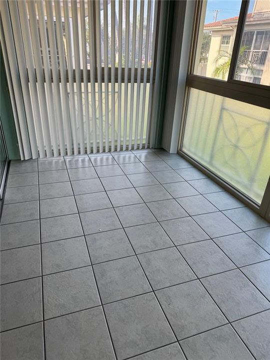 For Sale: $115,500 (1 beds, 1 baths, 875 Square Feet)