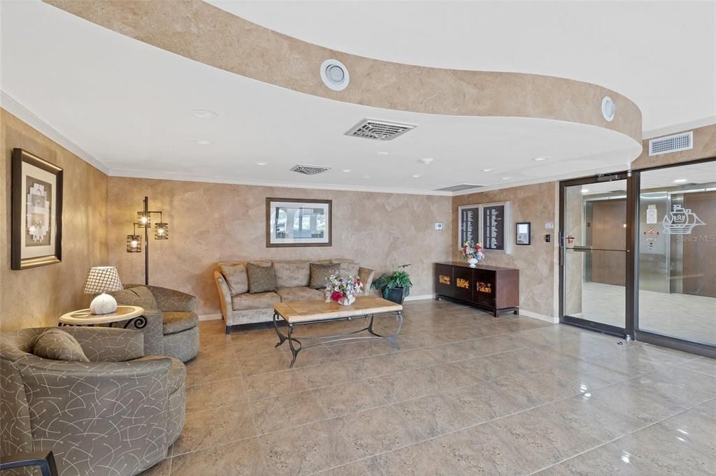 For Sale: $115,500 (1 beds, 1 baths, 875 Square Feet)