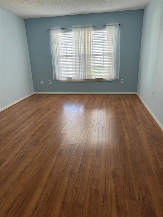 For Sale: $115,500 (1 beds, 1 baths, 875 Square Feet)