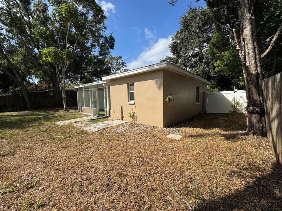 На продажу: $449,000 (2 спален, 1 ванн, 969 Квадратных фут)