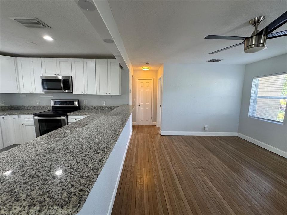 На продажу: $449,000 (2 спален, 1 ванн, 969 Квадратных фут)