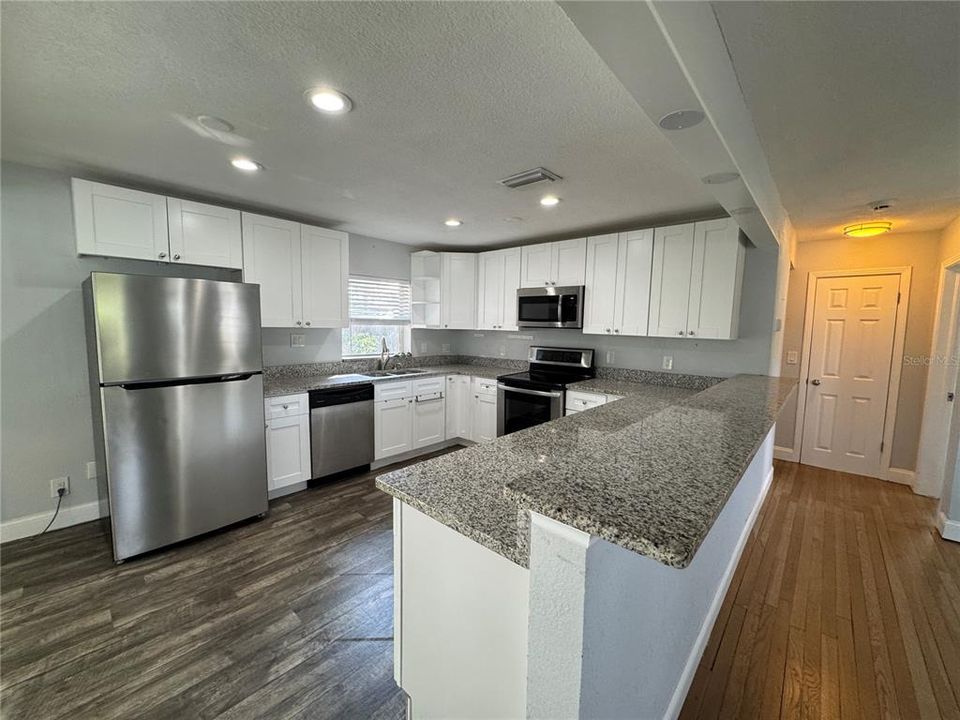 На продажу: $449,000 (2 спален, 1 ванн, 969 Квадратных фут)