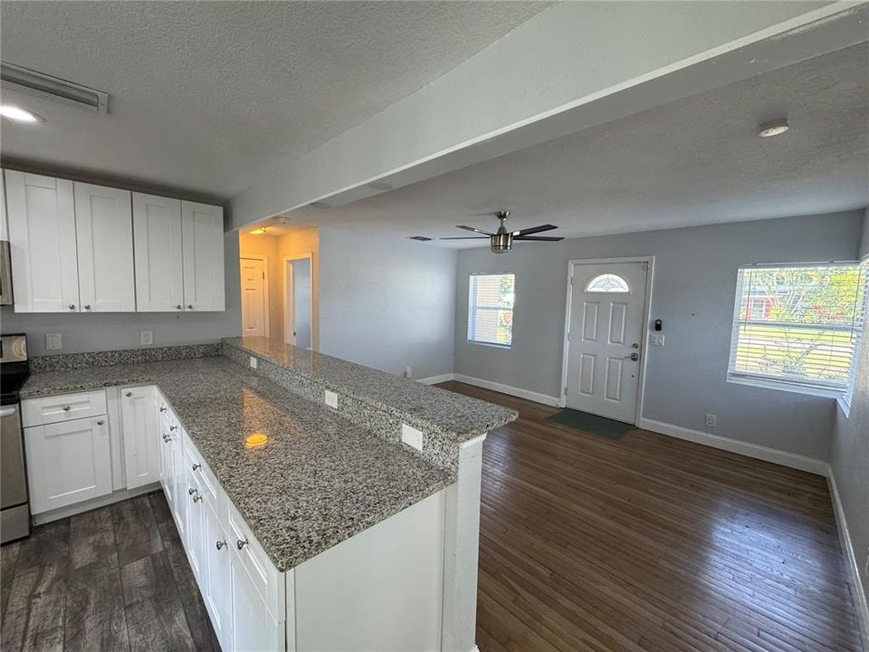 На продажу: $449,000 (2 спален, 1 ванн, 969 Квадратных фут)