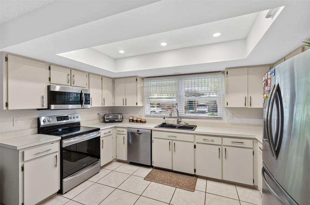 Active With Contract: $399,990 (3 beds, 2 baths, 1348 Square Feet)